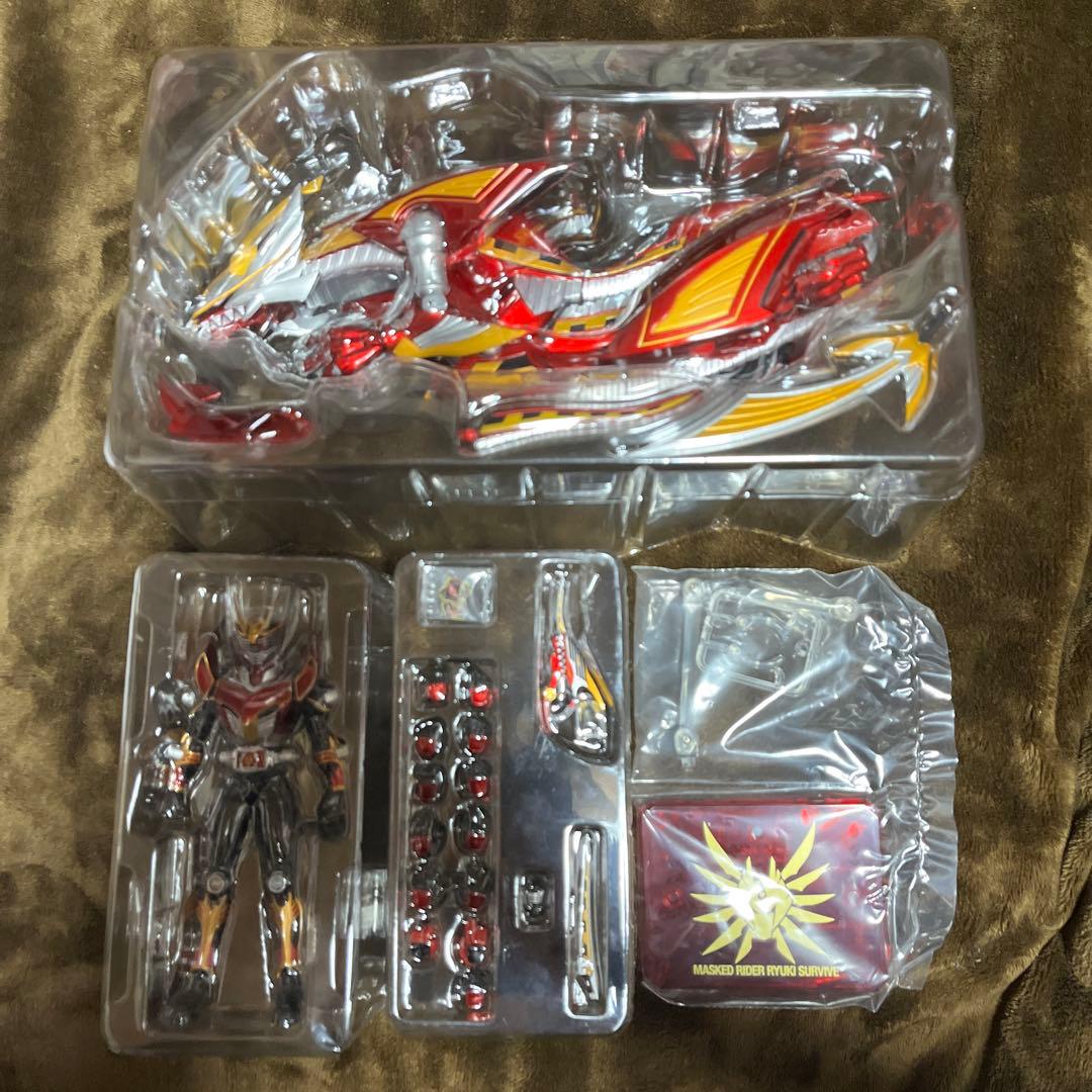 S.H.Figuarts 仮面ライダー　龍騎サバイブ＆ナイトサバイブ　極美品