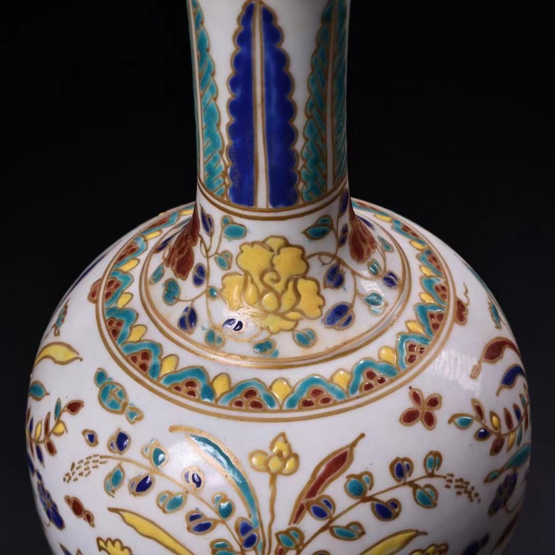 中国古美術・旧蔵粉彩陶磁器の花瓶・純銀の花飾り台座・置物・純手描き