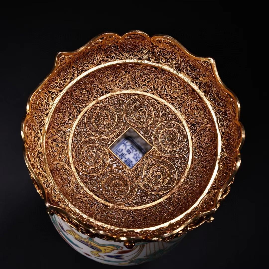 中国古美術・旧蔵粉彩陶磁器の花瓶・純銀の花飾り台座・置物・純手描き