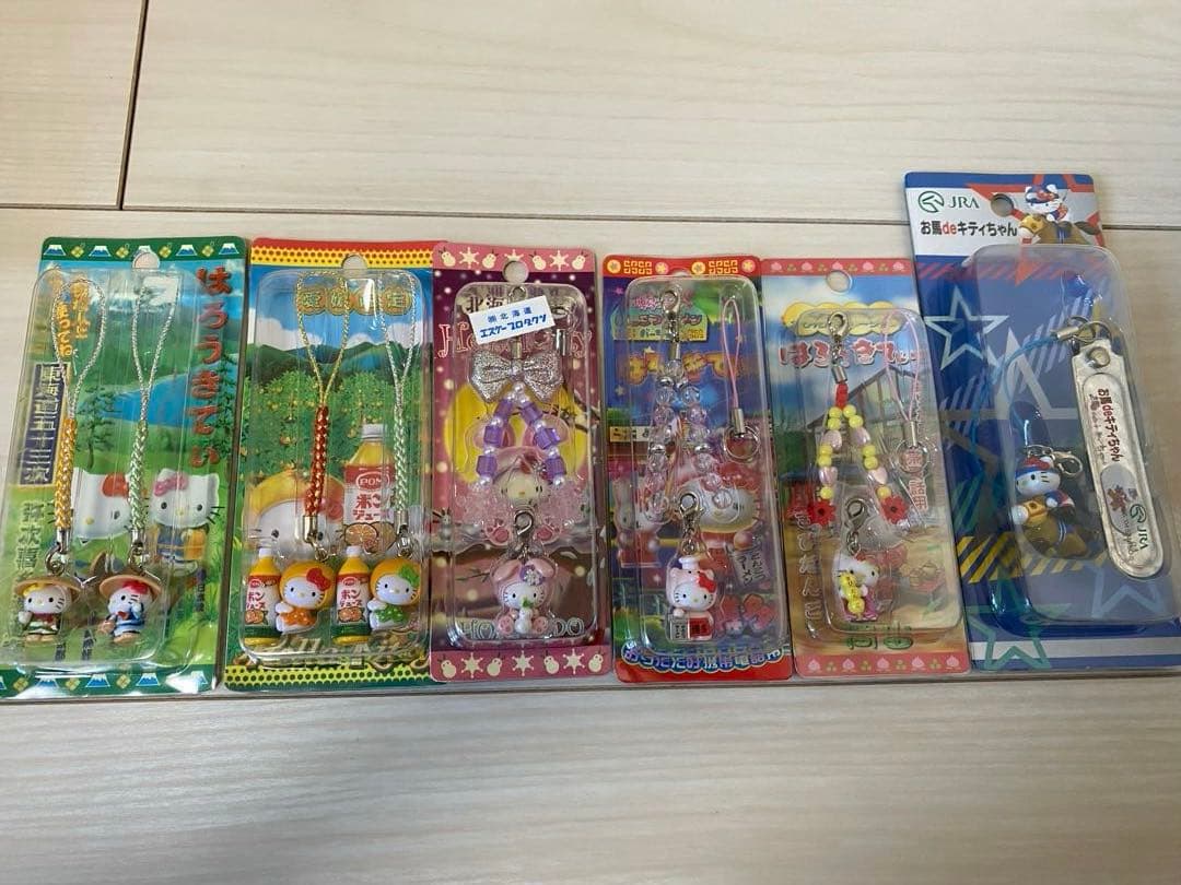 ご当地キティ　64個セット売り　根付け　キーホルダー　ハローキティ