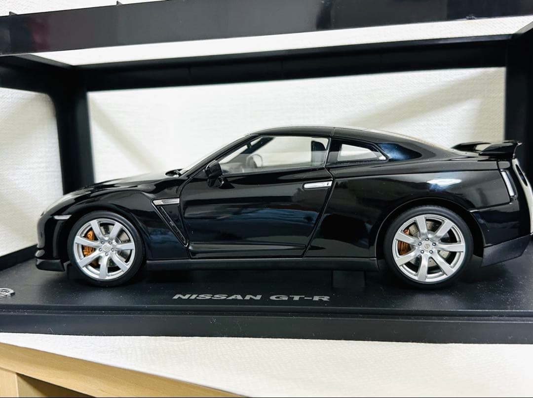 Nissan GT-R 1/43 スケール