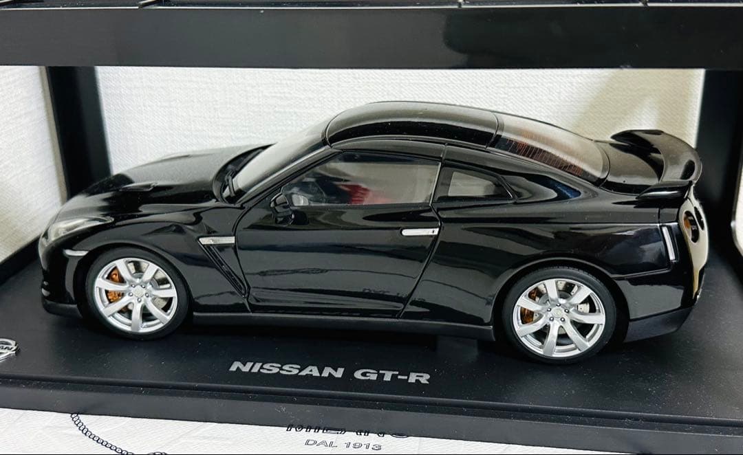 Nissan GT-R 1/43 スケール
