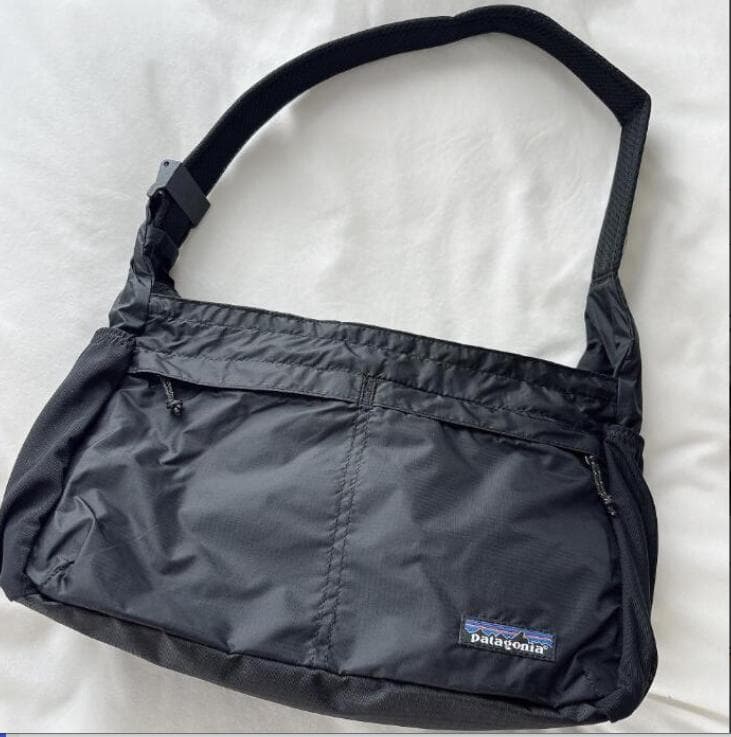 新品未使用Patagonia ライトウェイトラベル クーリエ ショルダーバッグ patagonia Patagonia ライトウェイ トラベル クーリエ ショルダー