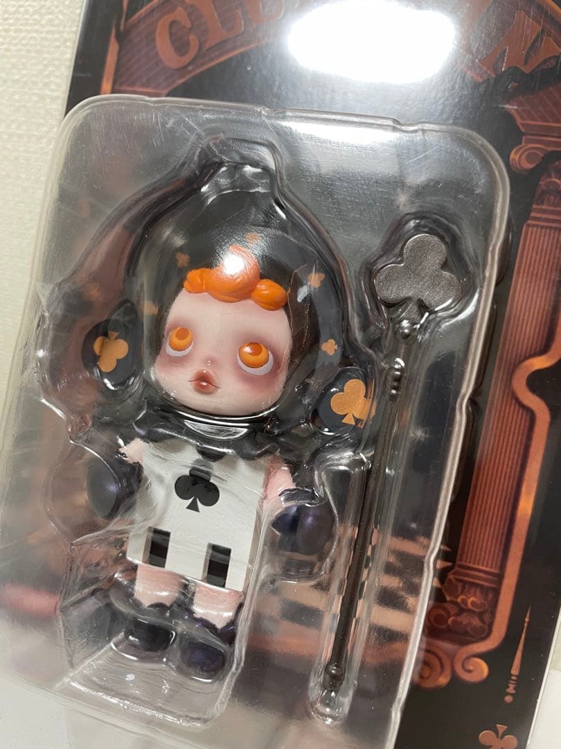 POPMART SKULLPANDA CLUB MAN フィギュア