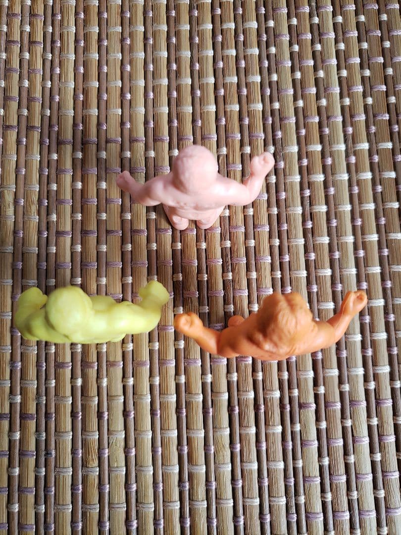 プロレスラー消しゴム　肌色　ペールオレンジ　黄色　橙　キン消し