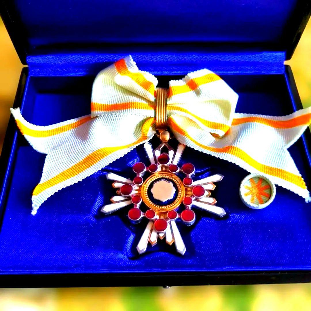 【最終価格】【美品・希少】勲五等瑞宝章 リボン婦人用 塗共箱・略綬付き