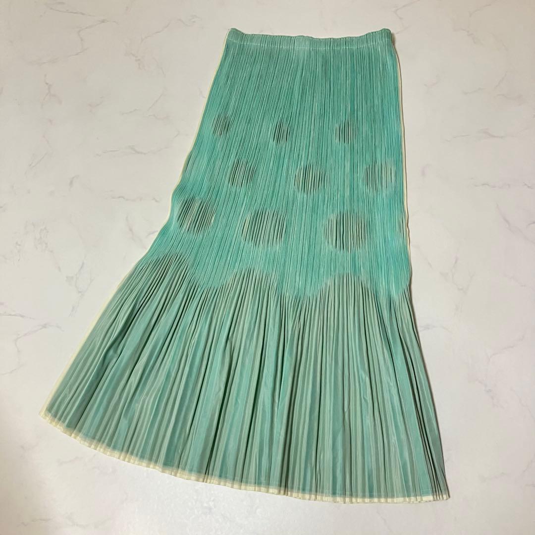 イッセイミヤケ　プリーツ　グリーン　サンプル　ドット柄　ロングスカート　5 PLEATS PLEASE ISSEY MIYAKE（ロングスカート）のフリマアイテム一覧