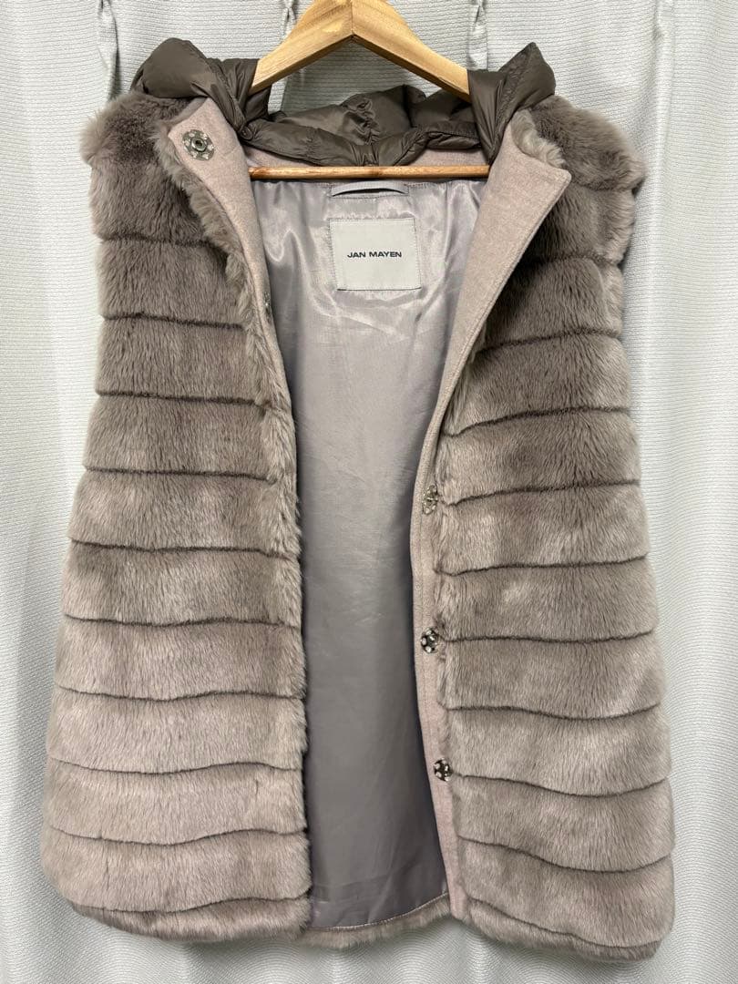 美品】MOORER社 JAY MAYEN ふわふわエコファー ダウンベスト - メルカリ