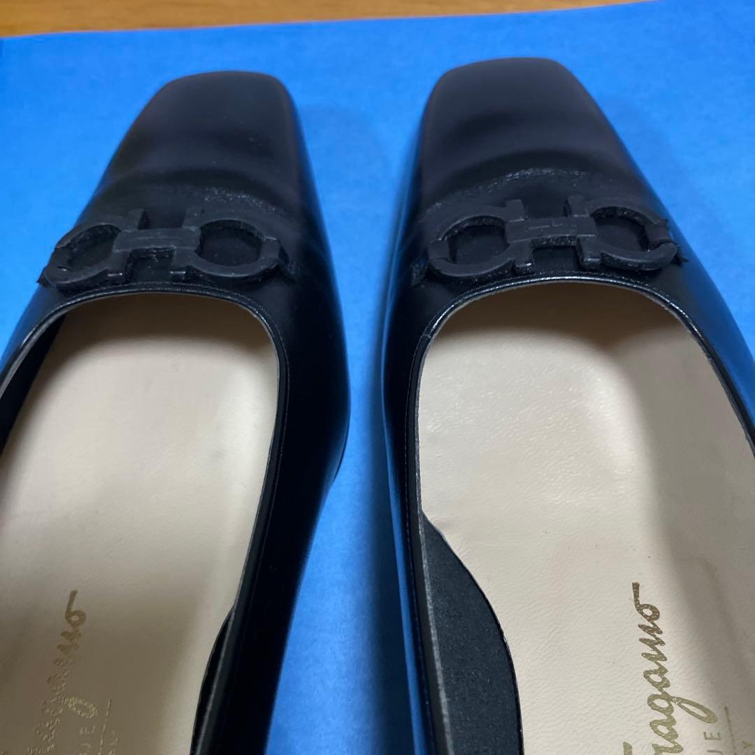 【美品】フェラガモパンプス　黒　23.5cm