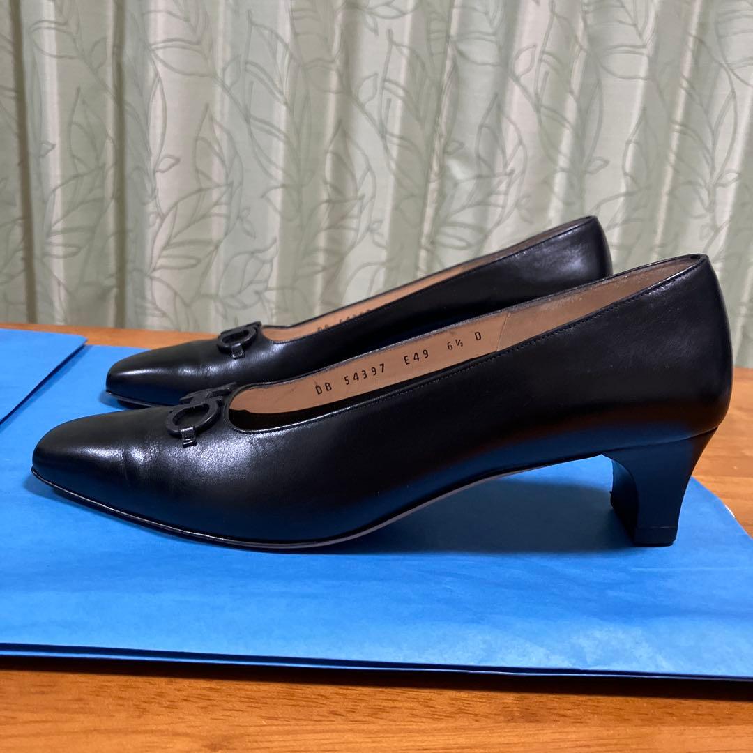 【美品】フェラガモパンプス　黒　23.5cm