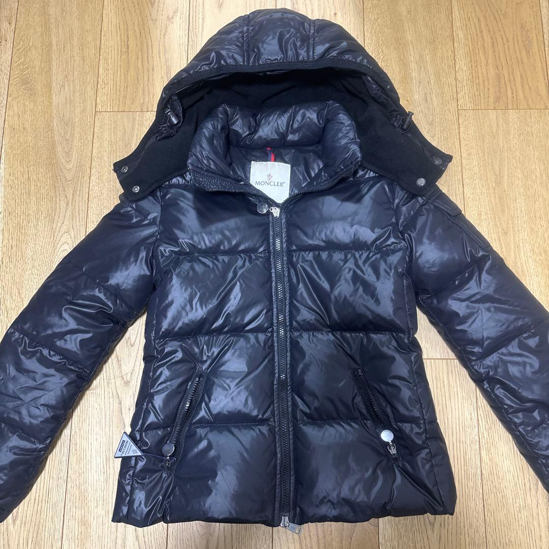 ぴっぴ MONCLER ブラックダウンジャケット フード付き モンクレール MONCLER モンクレール ダウンジャケット レディース