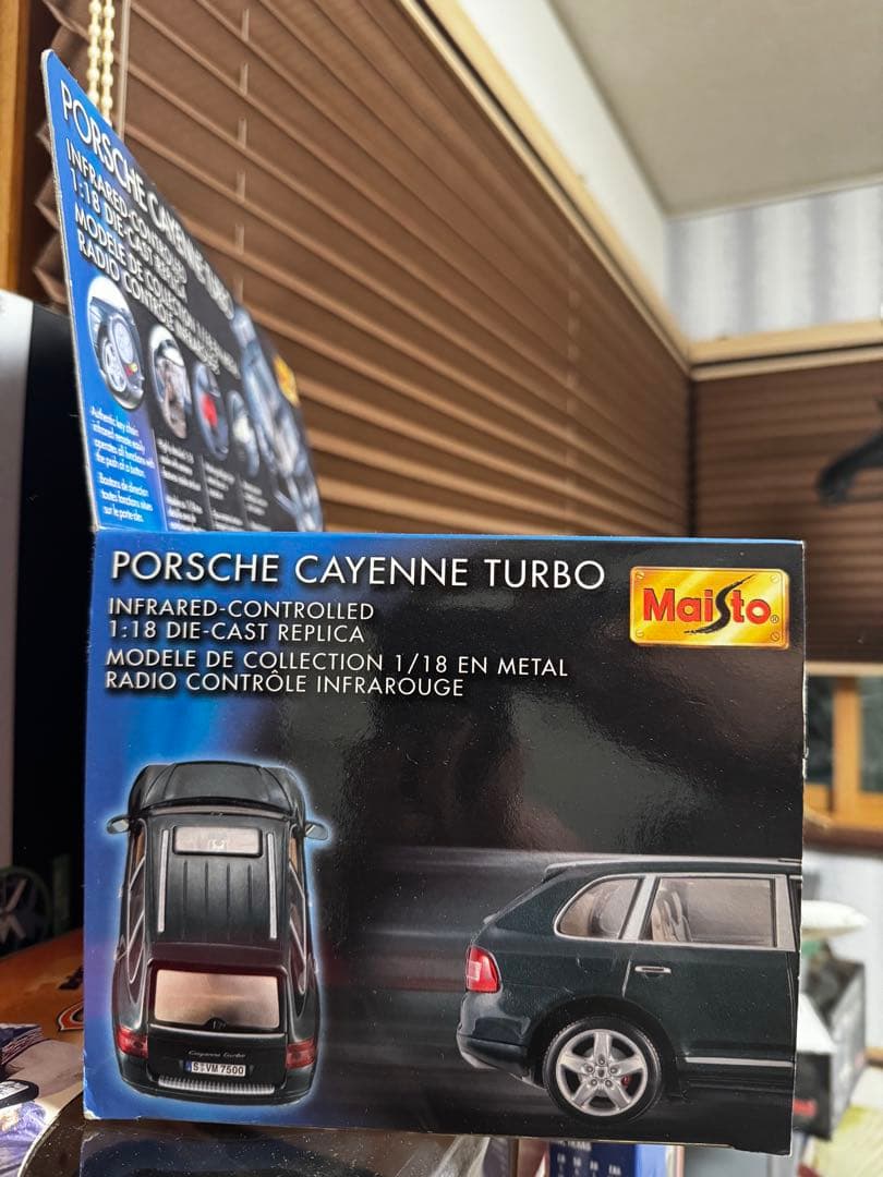 自動車 Maisto Porsche Cayenne Turbo 1:18
