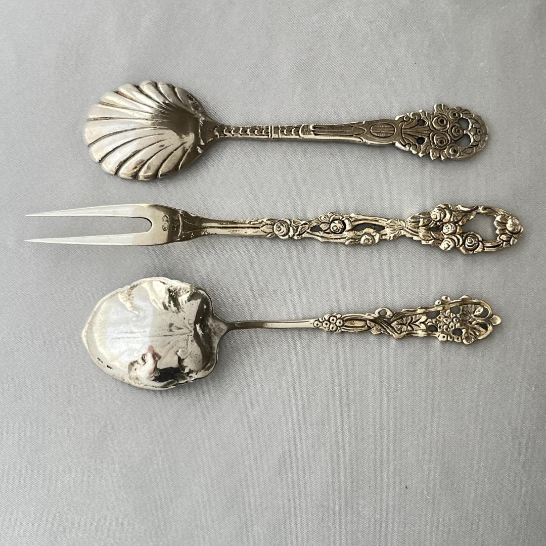 ドイツ】シュガースプーン 2本 / オードブルピック【純銀】薔薇の蕾 葡萄