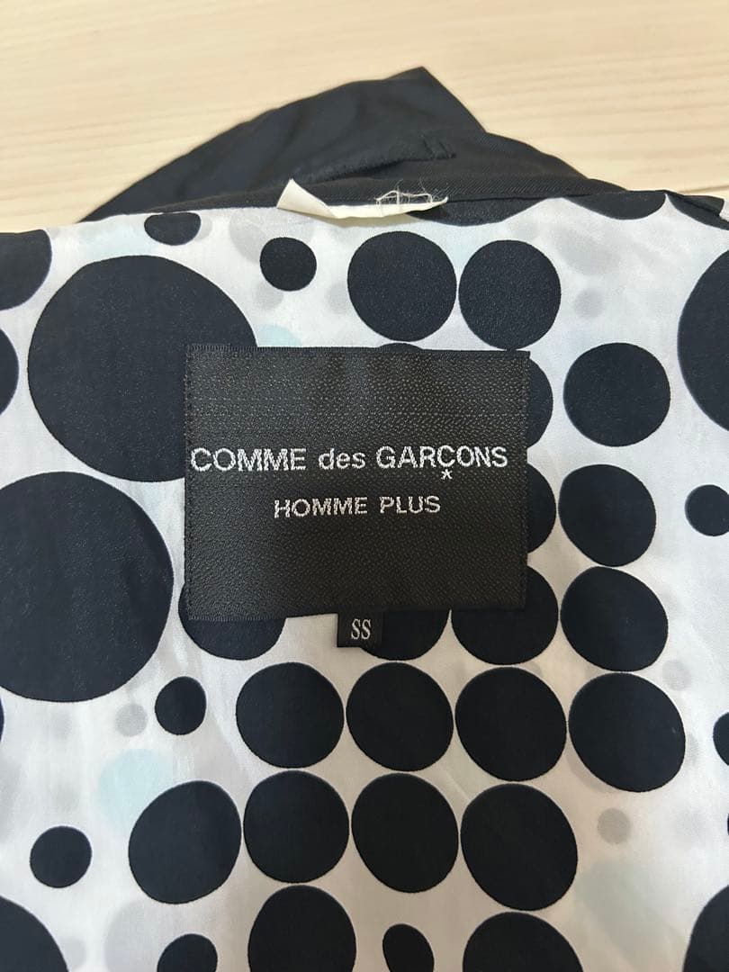 期間限定値下げ コムデギャルソンオムプリュス 水玉 トレンチ - メルカリ