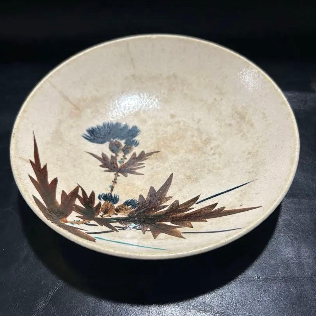 美しい古美術◾️蔵から紺色のアザミの花が描かれたステキな雰囲気の夏茶碗？が出て来た マツモトヨーコ絵画展 「やさしいちから」 - T JAPAN:The New York