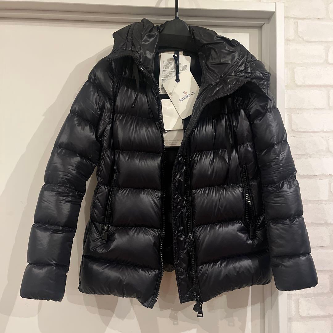 モンクレール ショート　ダウン MONCLER (モンクレール) フード付き フルジップ ショート ダウン