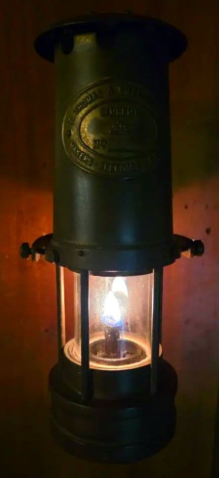 A*8様 英国製 真鍮ジンバル式マイナーズランプ 壁掛け可