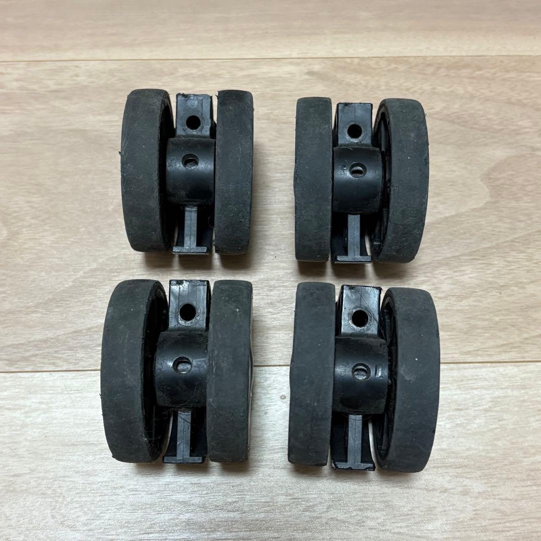 RIMOWA マルチホイール x 4個（6.4cm）
