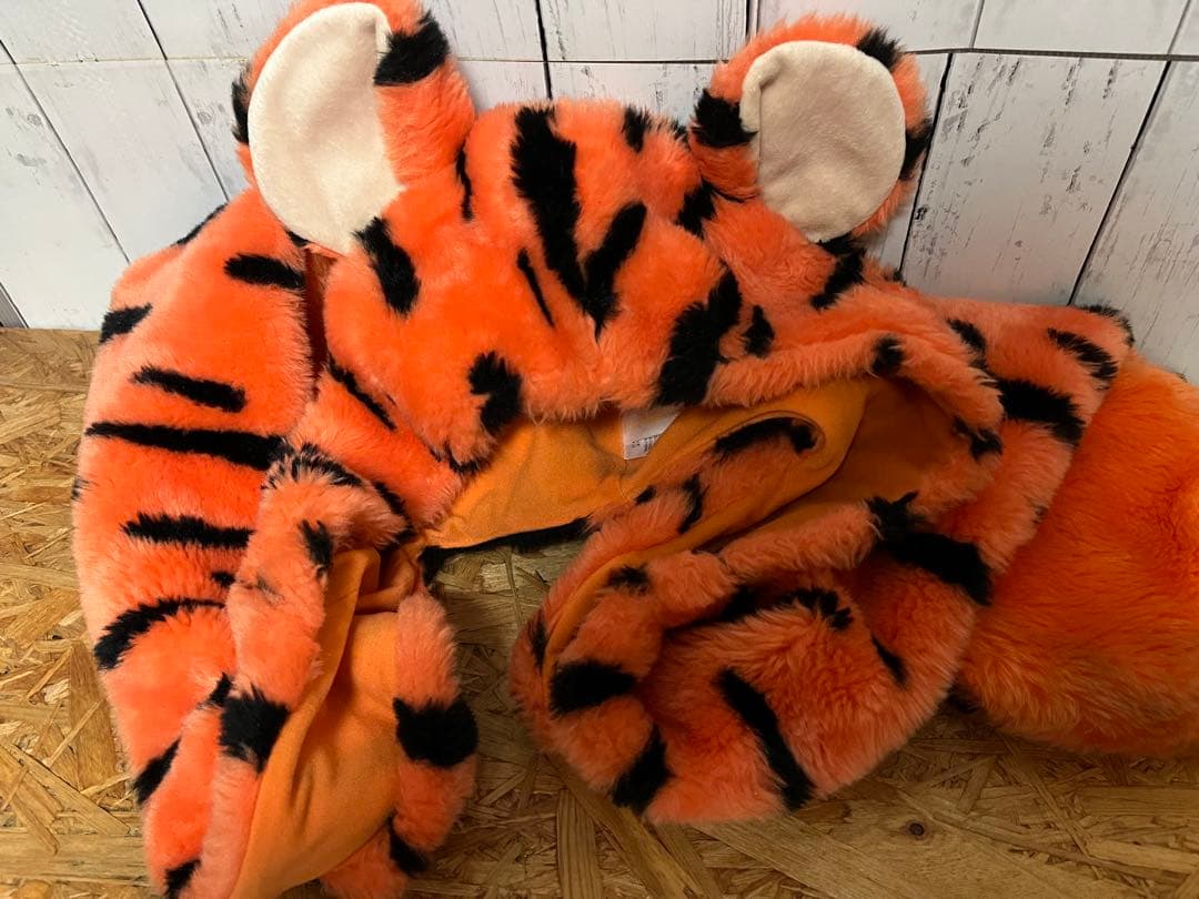 ディズニーリゾート　サリー　ティガー　マフラーキャップ　ファンキャップ