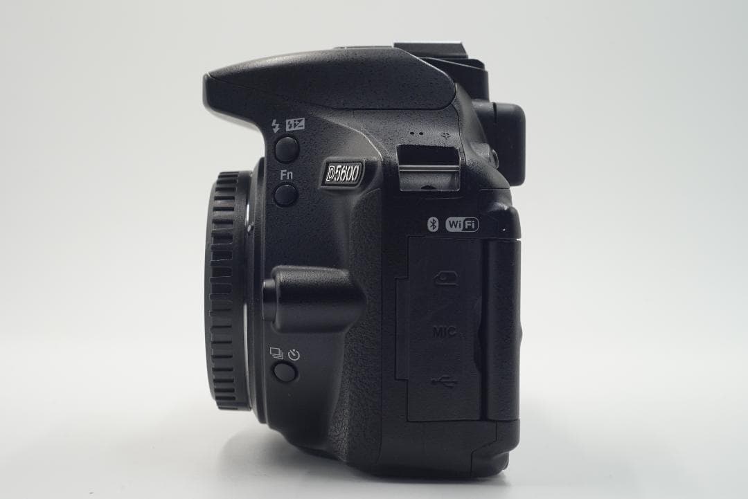 美品 NIKON D5600 AF-Pダブルズームセット - メルカリ
