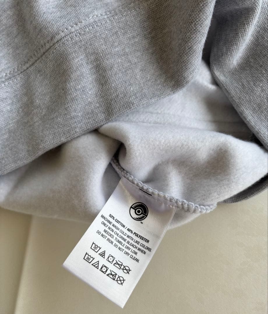 ポケモン海外 EUIC NAIC 2025 パーカー トレーナー コダック 新品