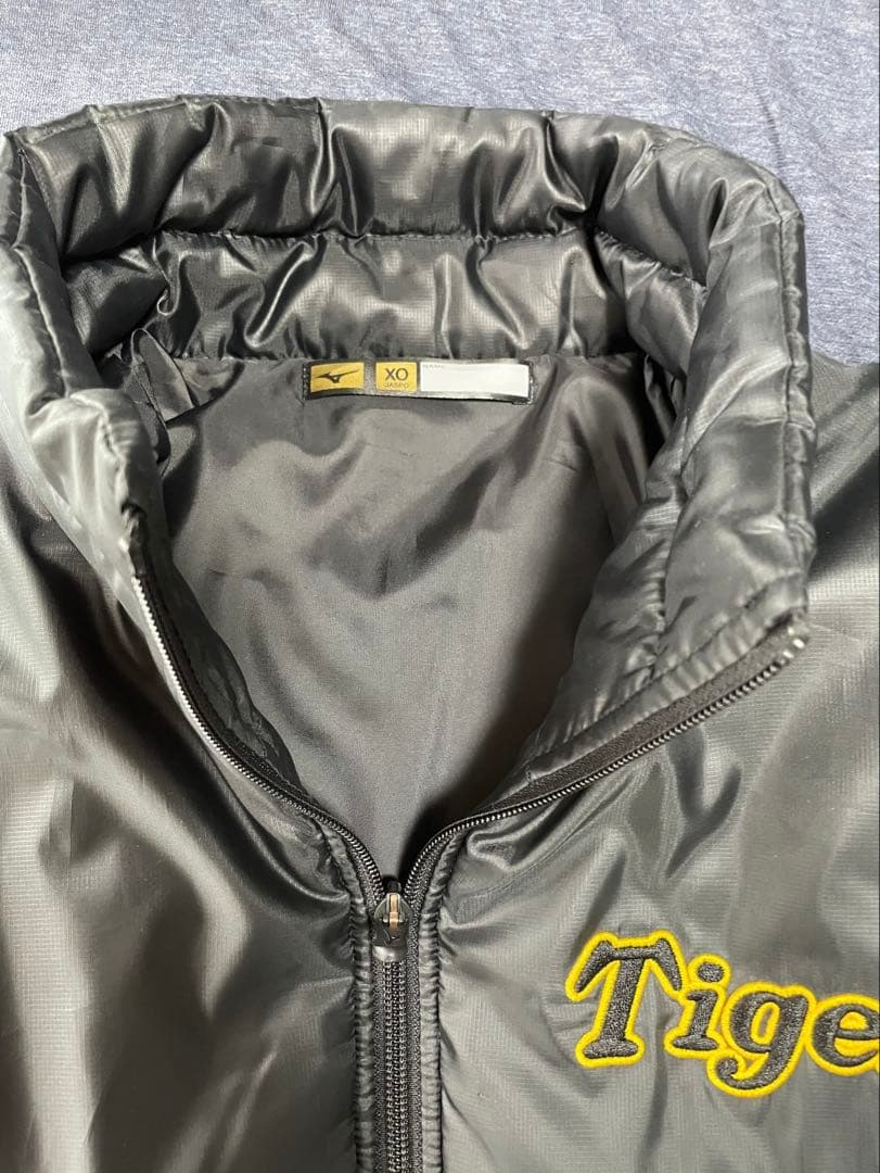 阪神タイガースプロコレ！グランドコート 完売品激レア！近本モデル