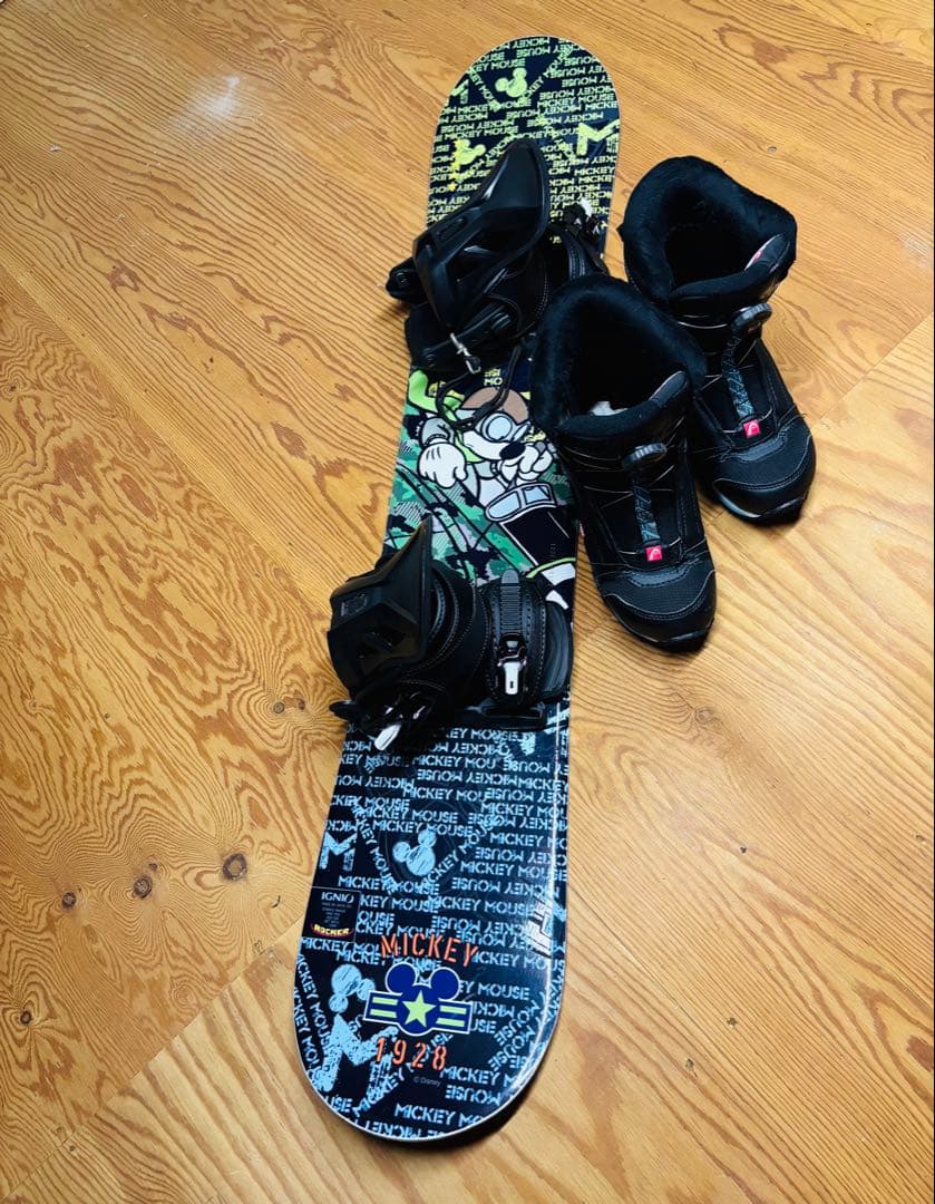 ミッキーマウス スノーボードセット　ヘルメット付 子供サイズ ヘルメットディズニー スノーボード スキー キッズ スノボ
