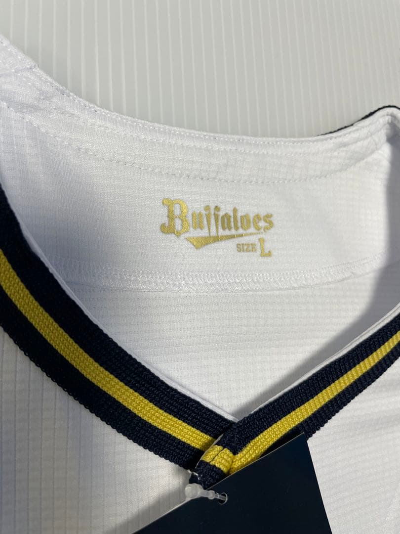 山本由伸 直筆サイン入りユニフォーム - メルカリ