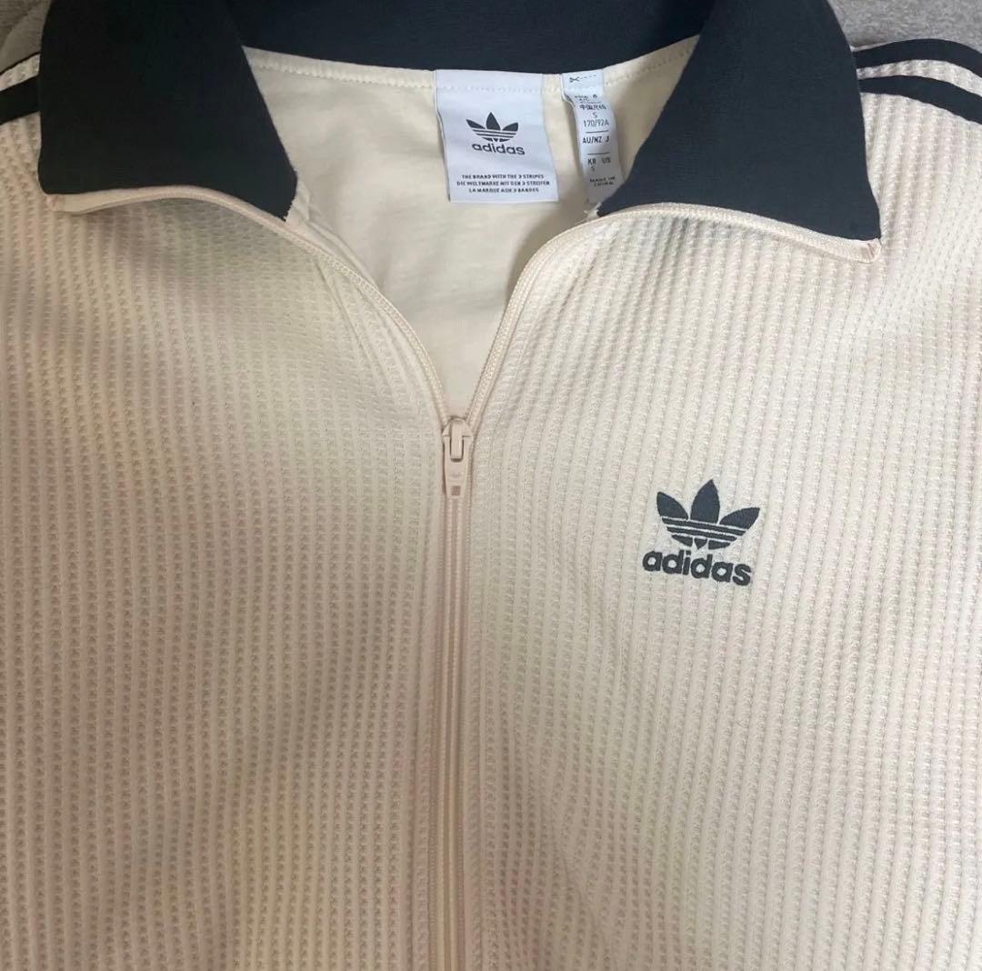 adidas ワッフル トラックジャケット ホワイト　ベージュ ブラック S adidas ワッフルトラックジャケット Sサイズ 新品未使用｜Yahoo!フリマ