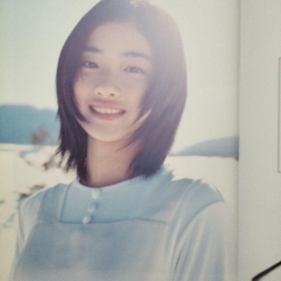 石原さとみ ファースト写真集 サイン入り - メルカリ