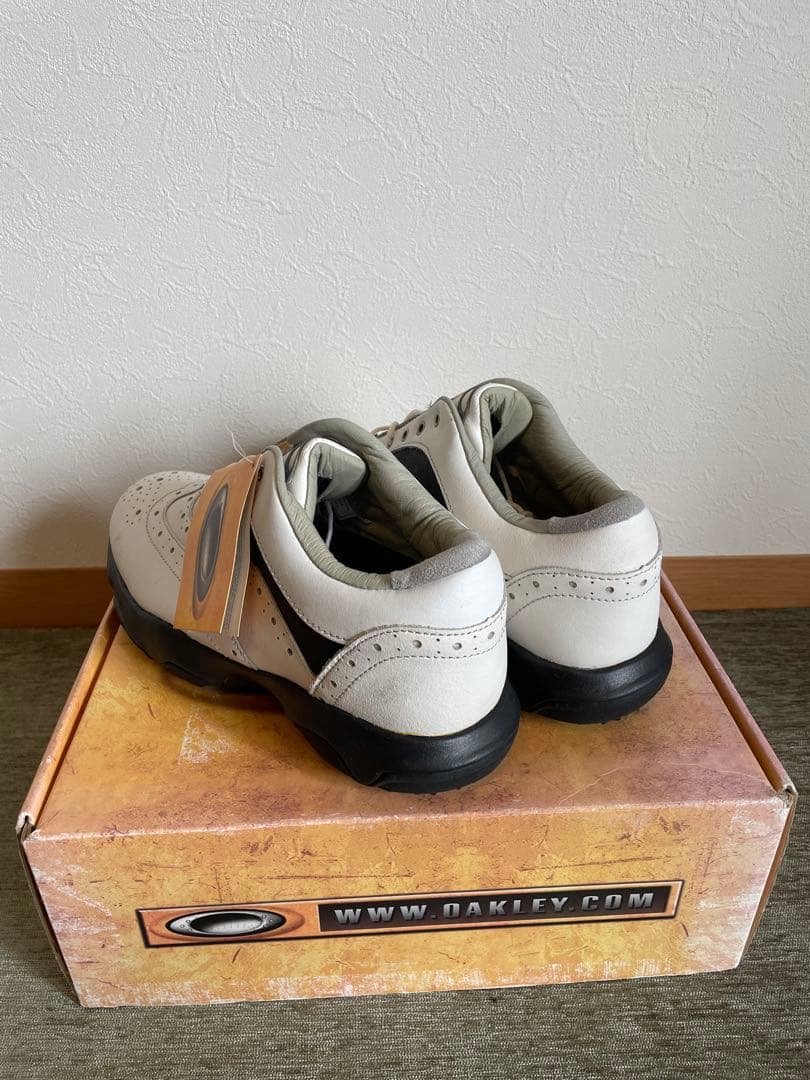 【新品】2002年製 OAKLEY ゴルフシューズ 25.5cm 白 箱付き