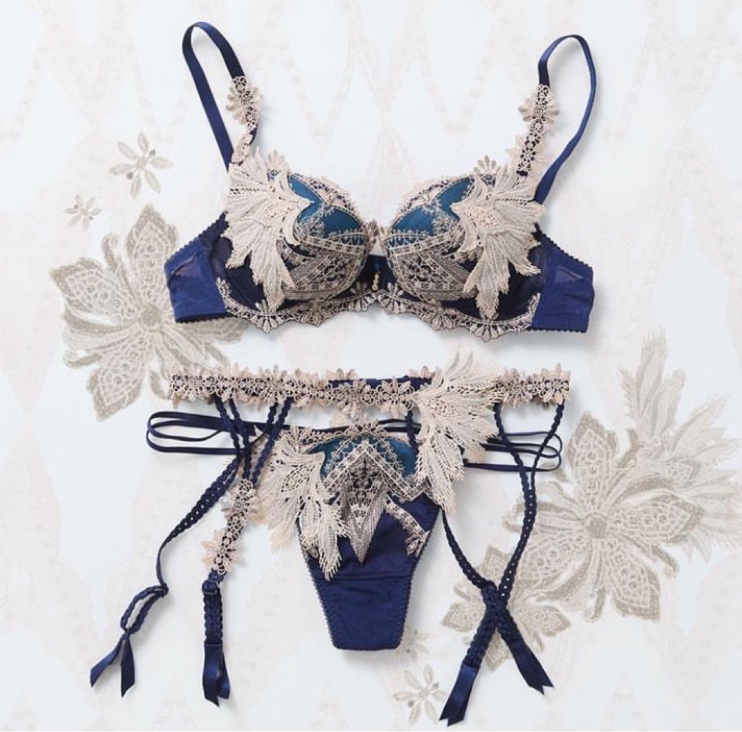 サルート】 F80&ソングM 王家の紋章 79G - メルカリ