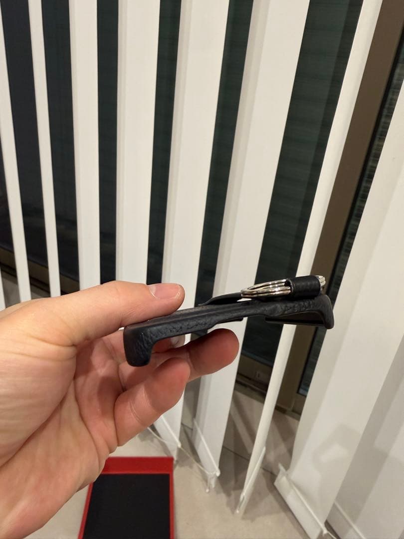 BONAVENTURA -iPhone 16 Pro ハンドル付きバックカバー