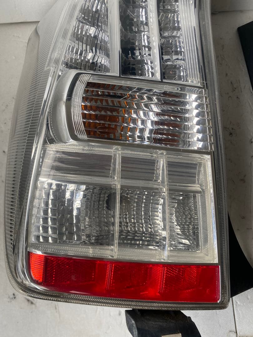 プリウス30系 テールランプ 左右セット 純正 - メルカリ