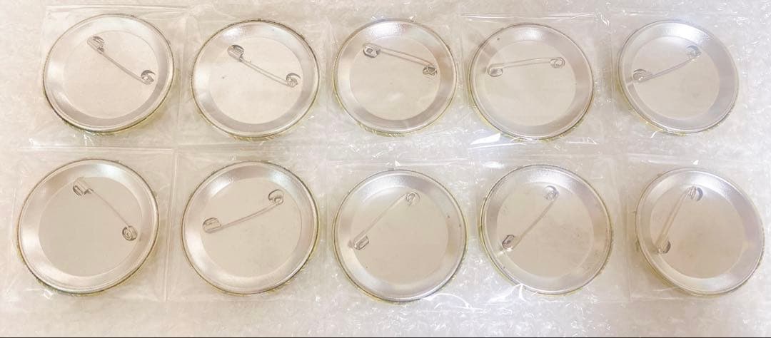 ピンズ・ピンバッジ・缶バッジ vega