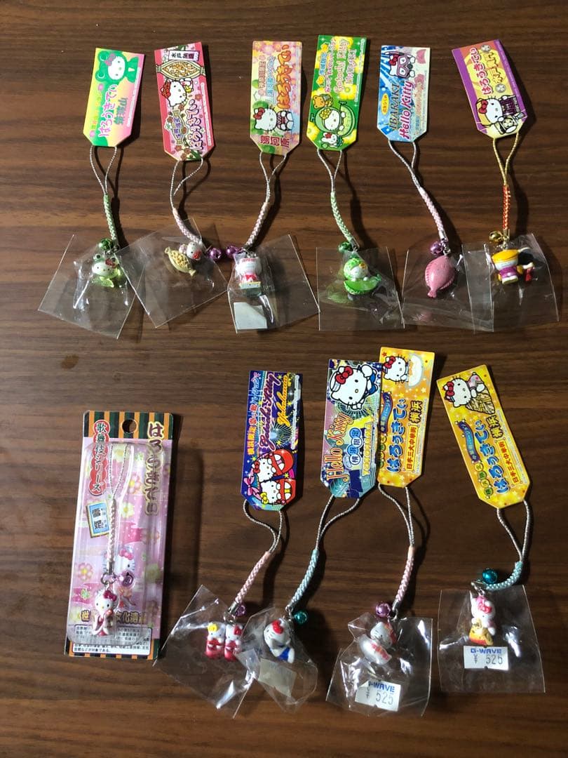 ご当地キティストラップ69個