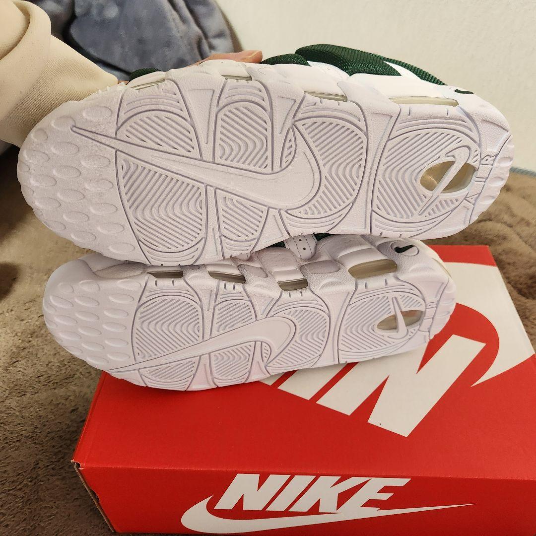NIKE エアモアアップテンポ LOW ホワイト/グリーン - メルカリ