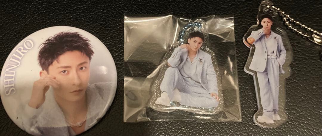 AAA 與真司郎 アクリルキーホルダーセットと缶バッジセット - メルカリ