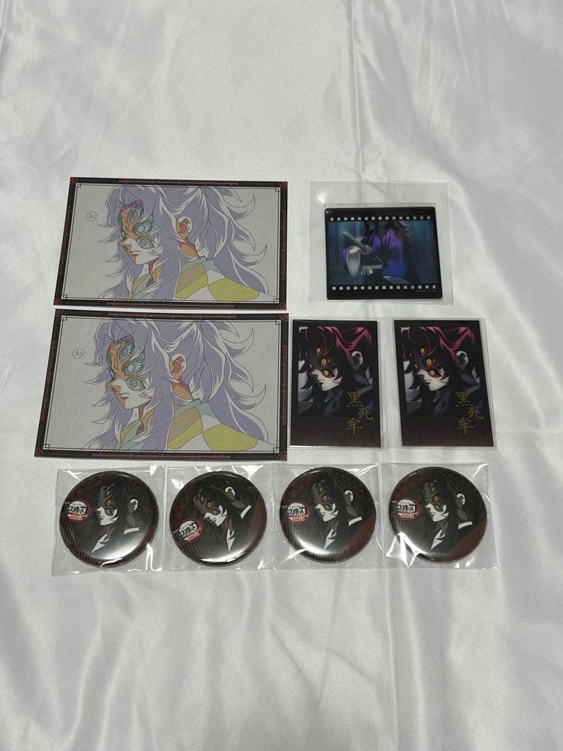 鬼滅の刃 】ufotableダイニング チェキ・缶バッジ等 黒死牟 - メルカリ