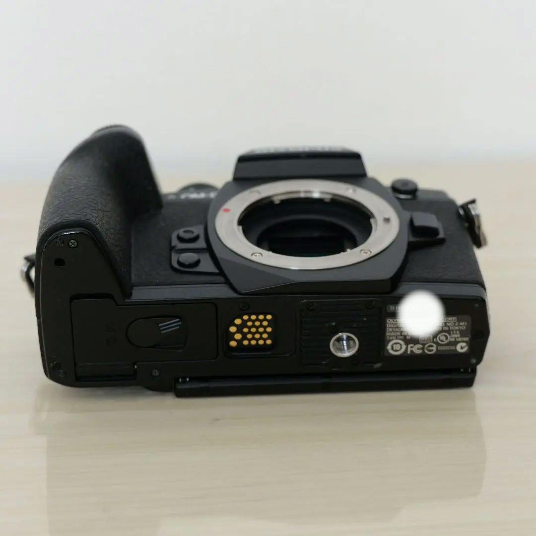 僅か4602ショット】OLYMPUS OM-D E-M1 レンズキット - メルカリ
