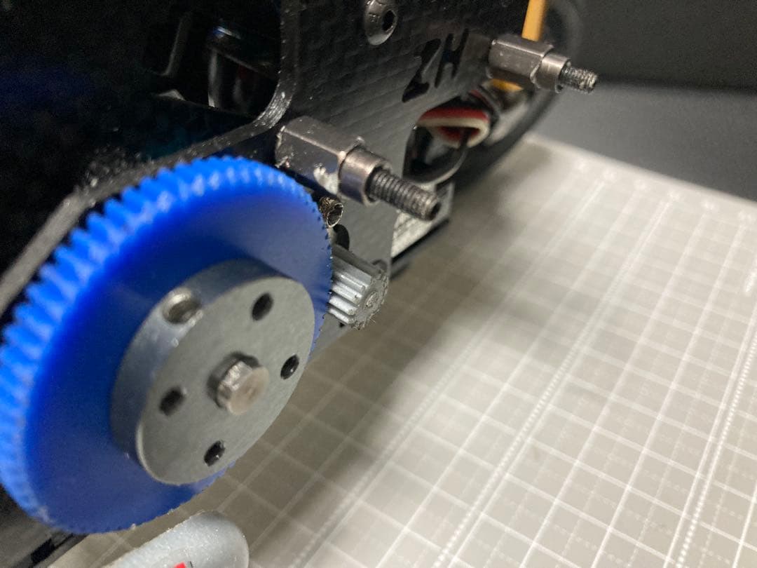 ハングオンレーサーZHレーシング　カーボン製シャーシその他パーツ！