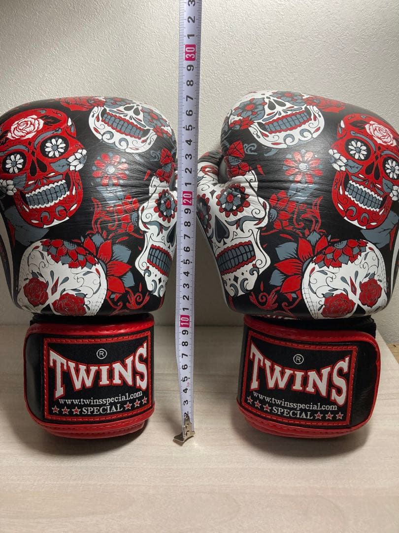 専用！ボクシング グローブ スカル レッド ブラック 12oz TWINS - メルカリ