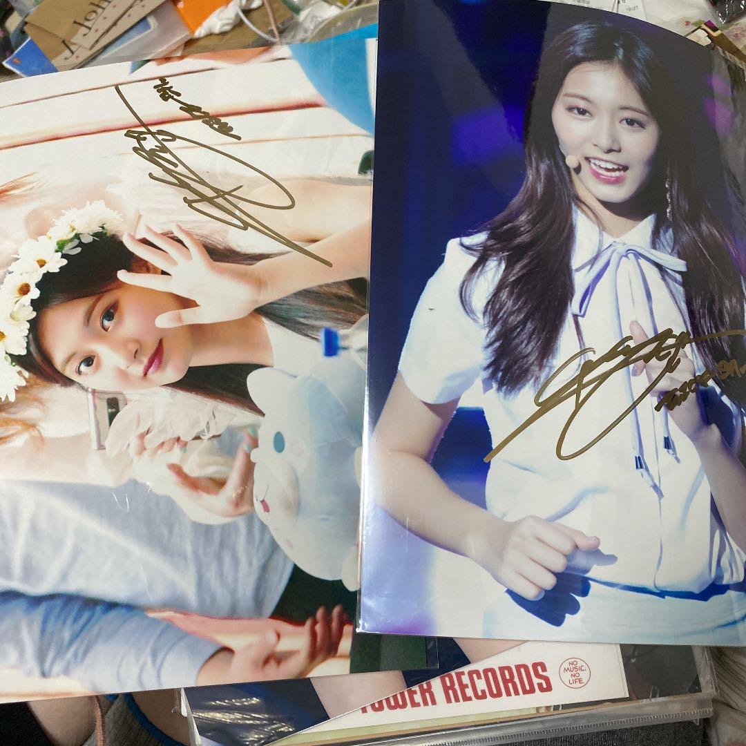 TWICE ツウィ　サイン　直筆　A4 写真　セット 2026年最新】twice 直筆サイン ツウィの人気アイテム - メルカリ