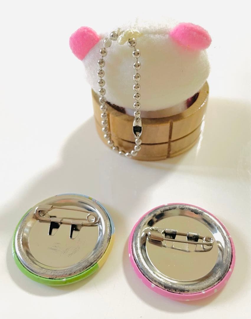 ぶらぶらモモパンダ ボールチェーン付きマスコット＋缶バッチ2個セット