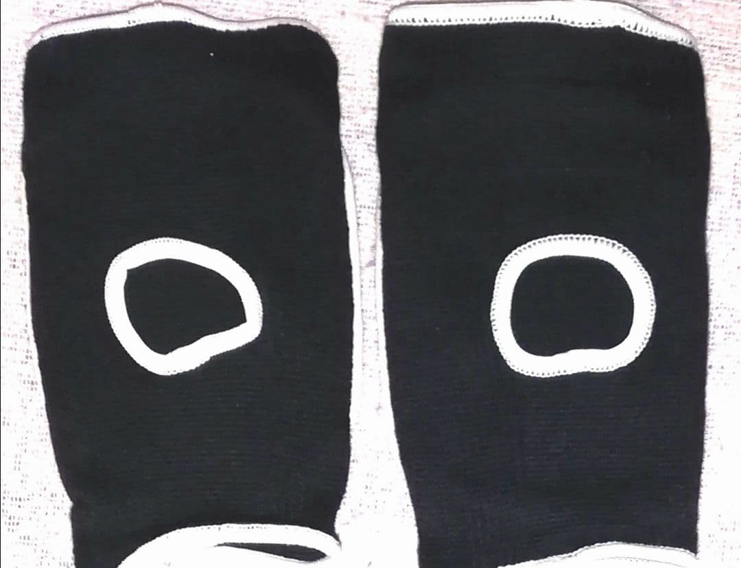 匿名配送】【未使用】肘 膝 ひじ ひざ パッド GK ゴレイロ 黒 白