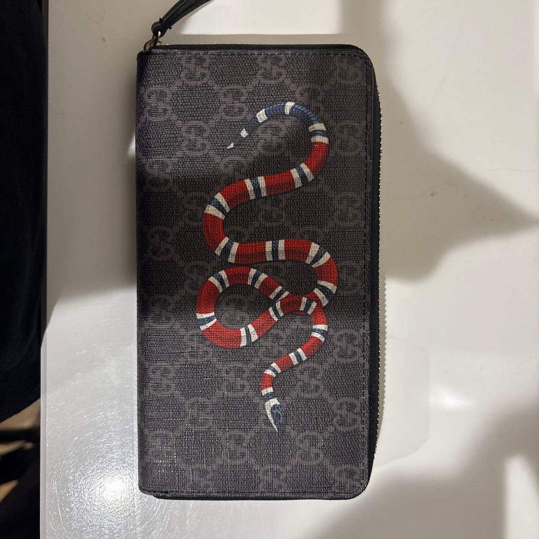 GUCCI 蛇モチーフ 長財布