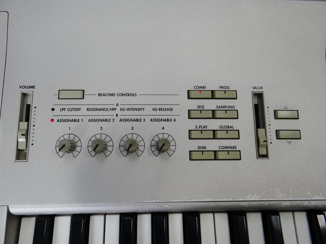 KORG Triton studio 動作確認済 ハードケース付 - メルカリ