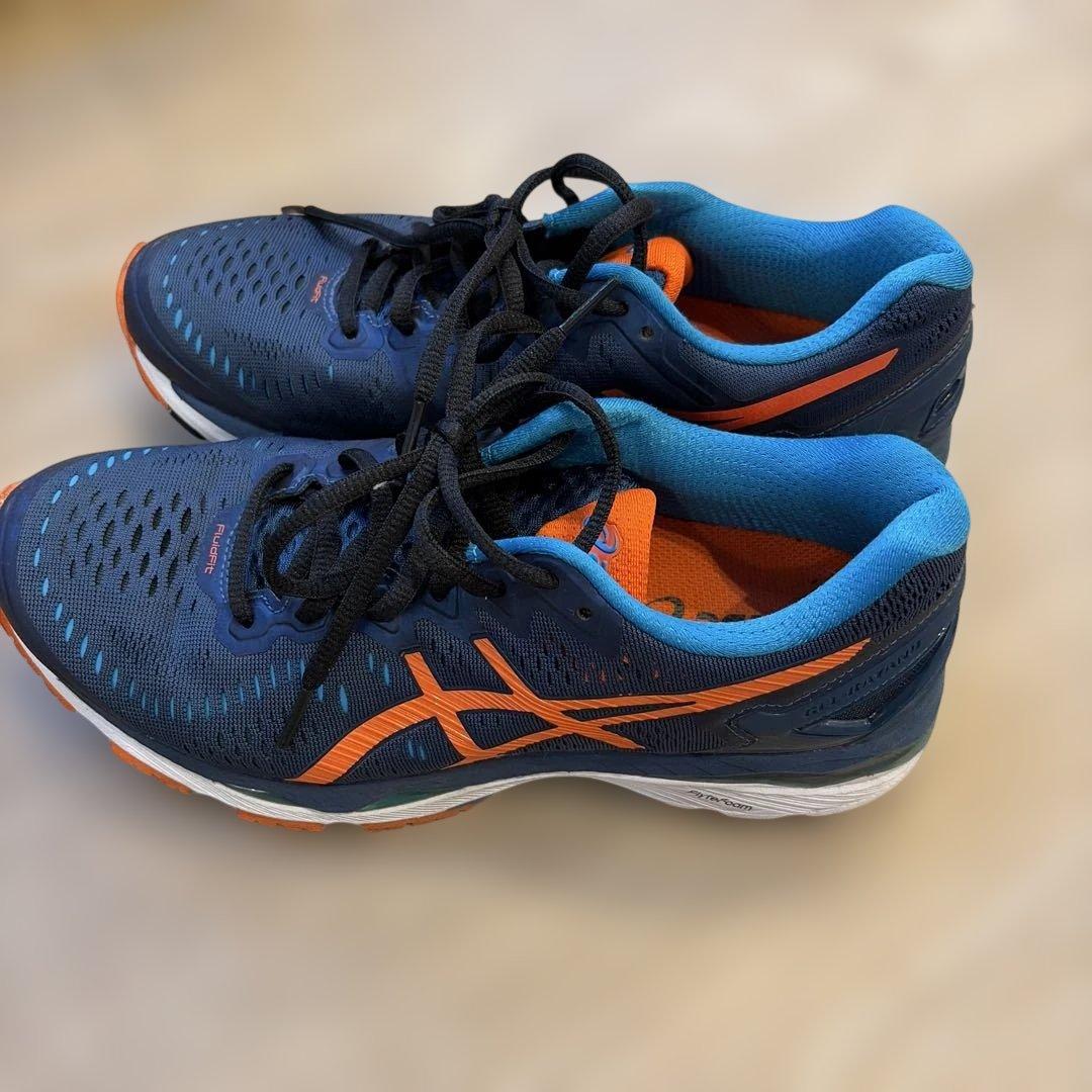 ASICS ランニングシューズ ネイビー/オレンジ - メルカリ