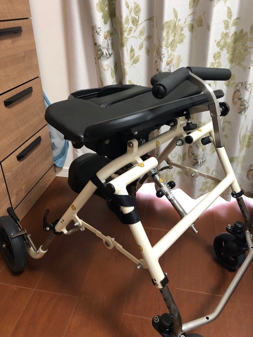 プロスター　歩行器　Sサイズ お値下げ‼️美品☆姿勢保持機能付 障害児 歩行器 プロスター Sサイズ