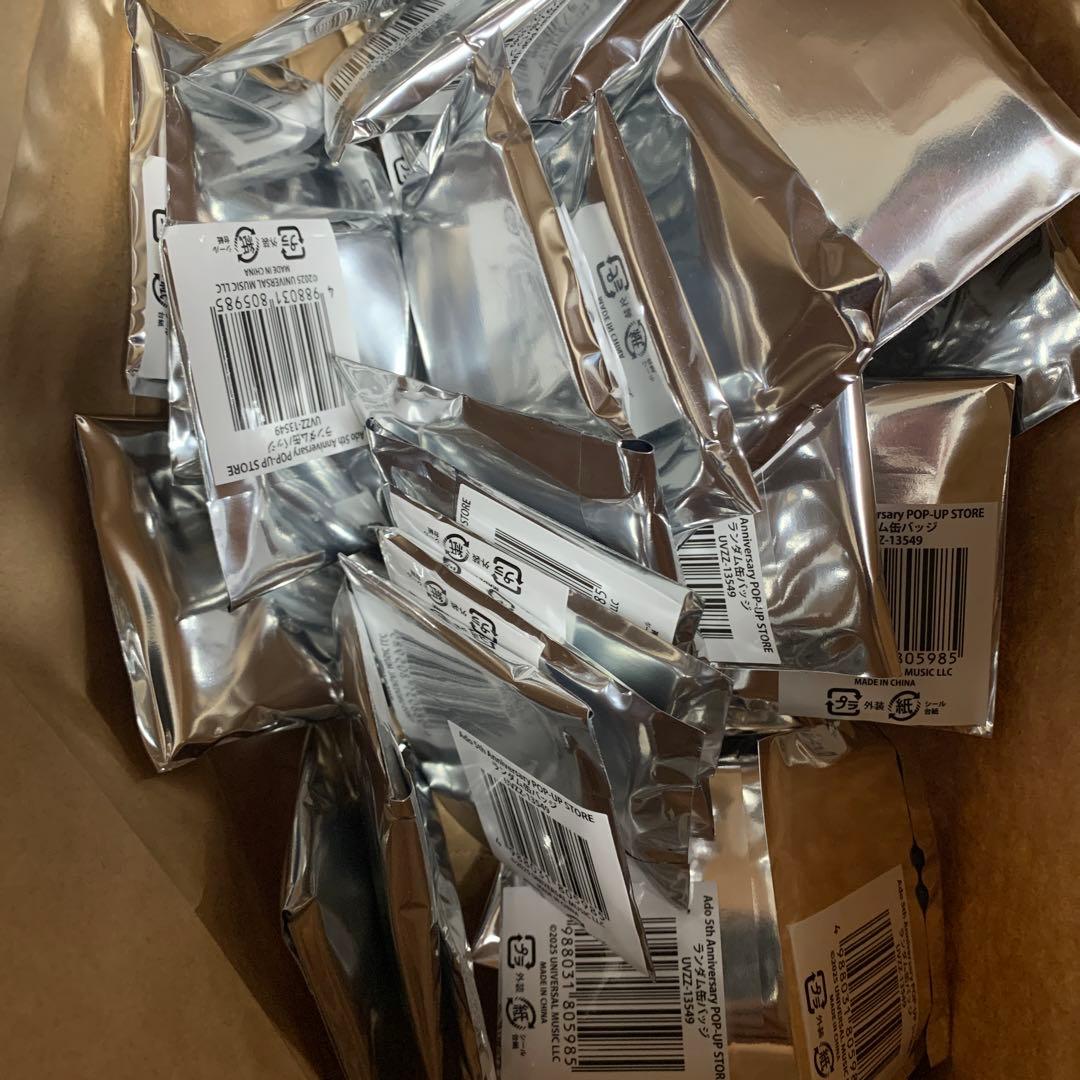 Ado 五周年ポップアップストア　ランダム缶バッジ　40点セット